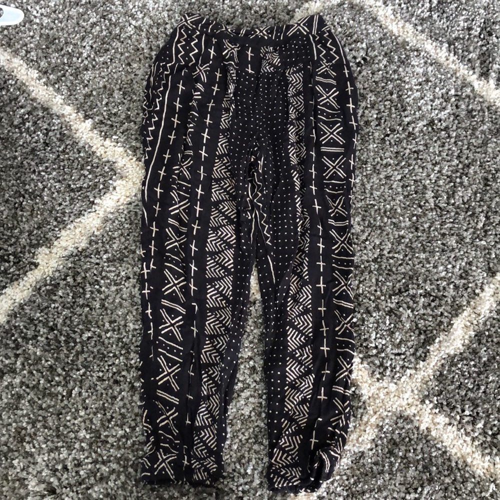 Black and Tan capris